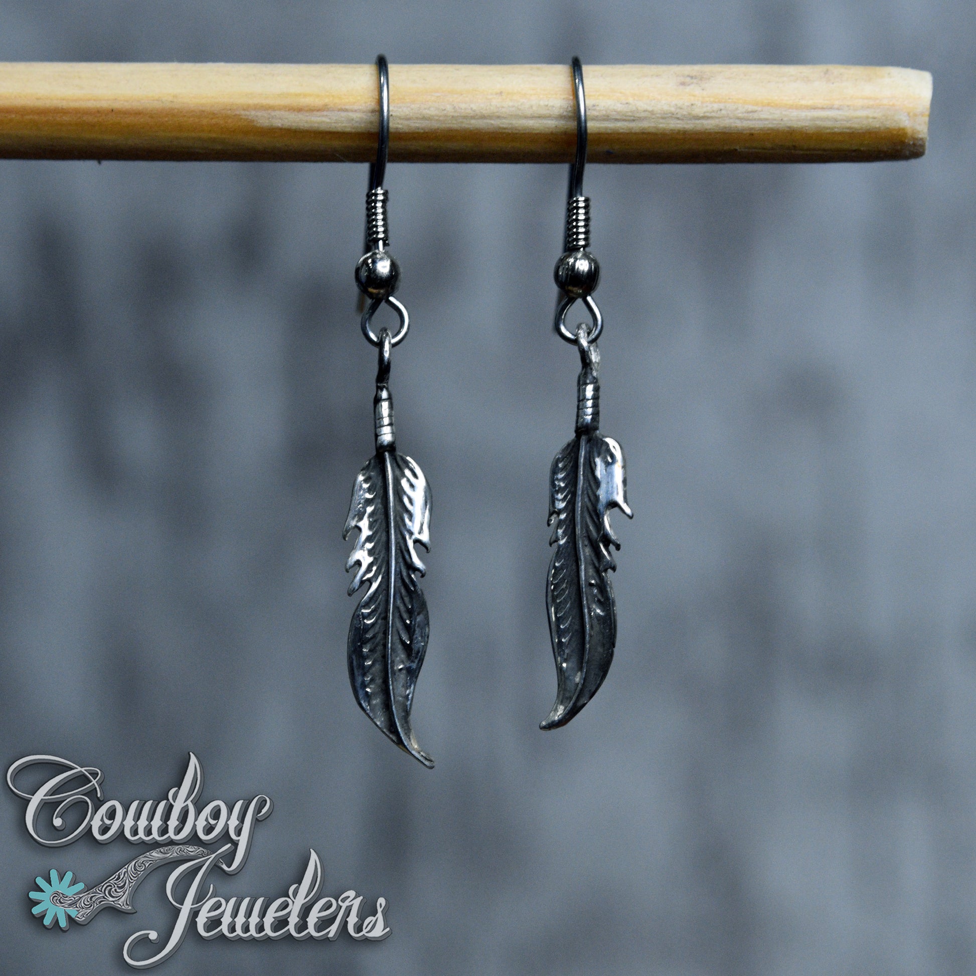 101 - Feather dangle earrings